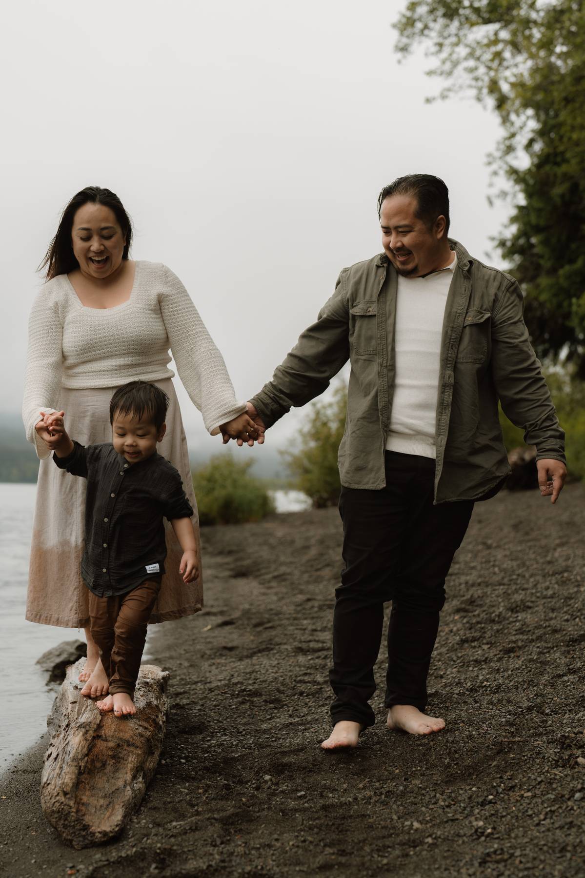 minnesota elopement photographer enjoys the PNW with family