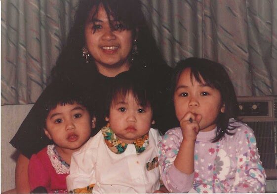 Elopement photographer from Minnesota Nuku Vang with her mother and sisters