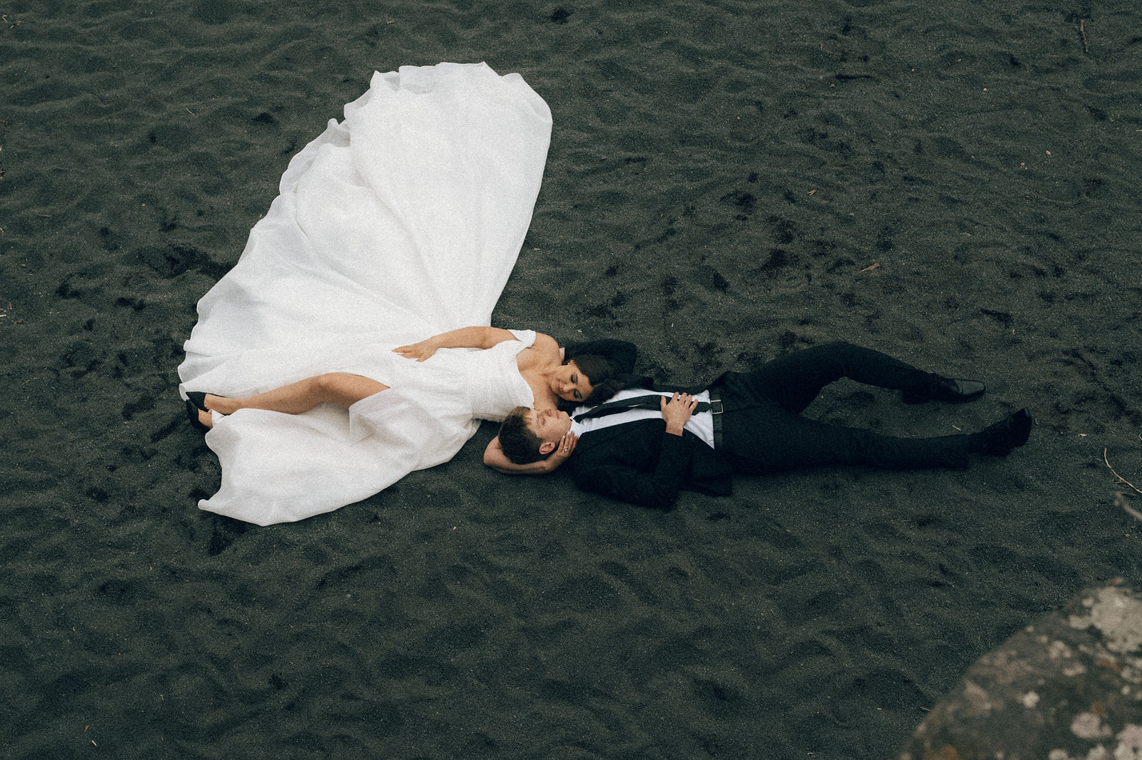 Intimate North Shore Wedding Inspiration at Black Beach, MN